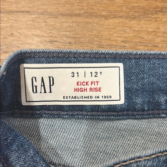 GAP Blue Straight Leg Jeans with Classic Denim Style - Picture 2 of 7